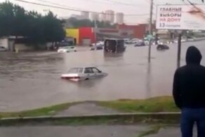 Ростов утонул: жители делятся видео затопленного ливнем города