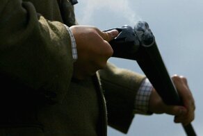 Пенсионер с ружьём отомстил соседке, которая раздражала его несколько лет