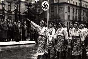 Почему Гитлер хотел снабжать украинцев бусами?