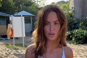 Модель придумала способ не терять сексуальности даже в слитном купальнике: видео