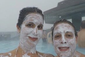 Голая жена бразильского журналиста внесла в интервью свою изюминку