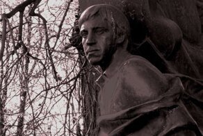 Приделали: знаменитый памятник Высоцкому получил новую голову