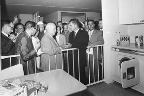 Выставка достижений или идеологическая диверсия?