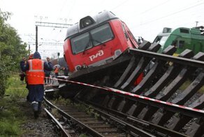 Проехал на красный: в Петербурге столкнулись два поезда