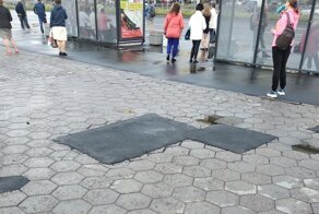 В Санкт-Петербурге асфальт положили поверх плитки
