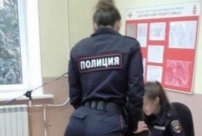 Девушки-полицейские прикалываются