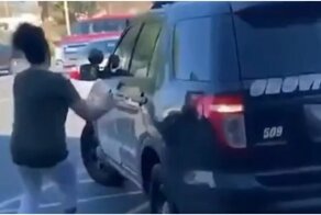 Американка не позволила полицейскому автомобилю попасть в ДТП