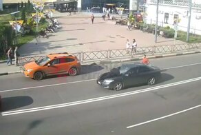 Неплательщик алиментов не захотел отдавать машину и прокатил пристава на капоте