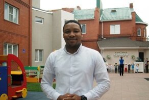 Африканец устроился работать в челябинский детский сад помощником воспитателя