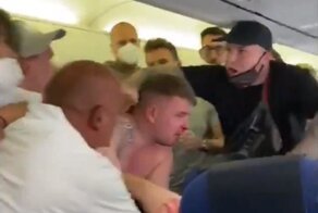 Пассажиры самолета, летевшего на Ибицу, подрались из-за маски