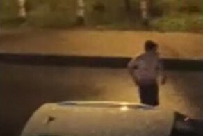 "Инопланетяне": в Петербурге мужчина в трусах бегал по улице и требовал вызвать десант