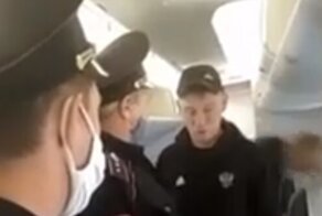 "Маме позвоню!": летевшего в Анапу россиянина задержали за курение в самолете, а он обиделся