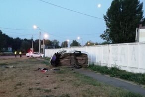 Авария дня. Таксист убился сам и прихватил с собой двух молодых девушек