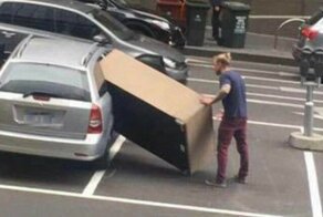 Слишком туп, чтобы скрывать это