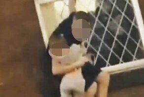 Видео: мужчина подверг опасности жизнь маленького ребенка