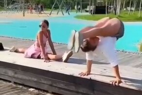 Красиво раскорячилась