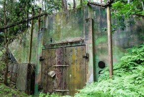 Заброшенные дома и бункеры в лесу