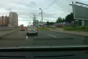 Пугливый водитель устроил ДТП в Санкт-Петербурге