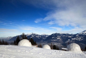 Иглу в швейцарских Альпах (10 фото)