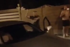 "Первый выстрел в воздух!": экс-полицейский в Сочи на просьбу перепарковаться стал угрожать оружием