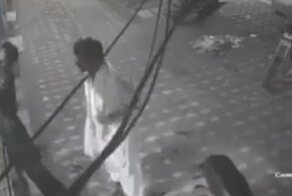 Мужчина спас приятеля от поражения электрическим током
