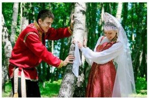 Зачем на Руси невесту на улей сажали