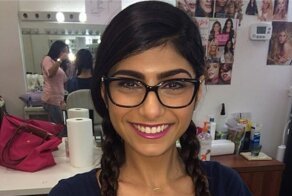 Порнозвезда решила продать знаменитые очки, чтобы помочь пострадавшим в Бейруте