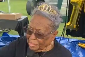 У 100-летней бабули из США 5 детей, 30 внуков, 88 правнуков, 49 праправнуков и 1 прапраправнук