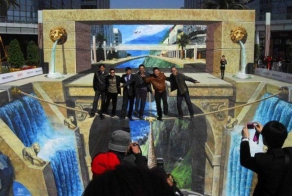 В Китае нарисовали самую большую 3D картину в мире (4 фото)