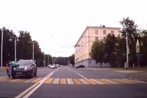 Авария дня. Молодая автомобилистка сбила женщину с маленьким ребенком