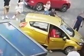 Женщина на легковушке дважды сбила пешехода
