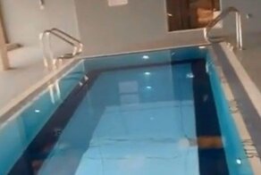 Бассейн с прозрачным дном на 20-м этаже