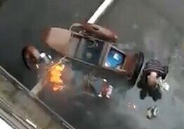 В Красноярске неизвестный поджёг мотоцикл и бегал вокруг него, дожидаясь хозяина