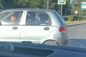 Женщина на "Матизе" устроила увлекательное шоу на дороге