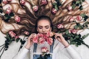 Современная Рапунцель из Голландии создает «картины» с помощью своих волос