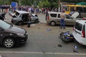 Пьяный водитель из Ижевска устроил несколько ДТП и пытался скрыться, но очевидцы его скрутили