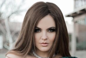 Вокалистка Little Big сфотографировалась для мужского журнала и восхитила его читателей