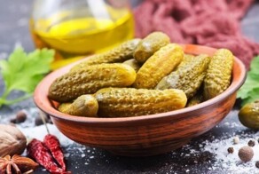 Как насолить вкусных хрустящих огурцов: классических, малосольных и битых. Плюс экспресс-метод засол