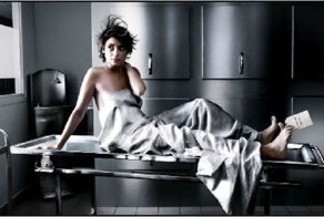 "Труп" американки открыл глаза в морге за секунды до начала бальзамирования: видео