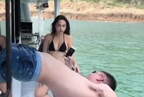 Бедные парни изо всех сил пытаются сделать идеальные фотографии своих подруг