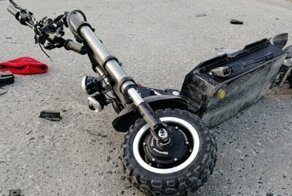 В Новом Уренгое парень на мощном электросамокате серьезно пострадал в результате ДТП