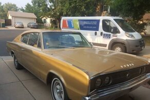 Выживший золотой Dodge Charger Barn 1967 года