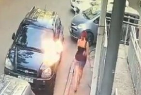 В Краснодаре подростки скинули горящую бутылку на девушку