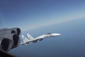 Перехват стратегического бомбардировщика B-52 российским Су-27