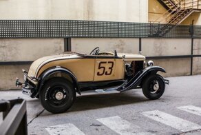 Испанский художник Manu Campa ездит по Мадриду на винтажном Ford Model A 1931 года