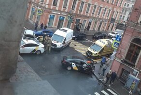 Полет таксиста: массовое ДТП в центре Петербурга