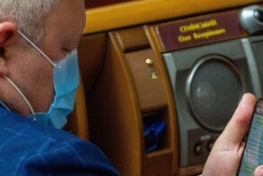 Депутаты Рады от Слуги народа переписываются на русском языке