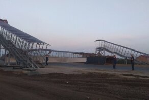 Водитель самосвала снёс наземный пешеходный переход