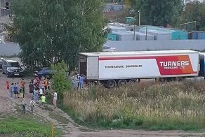 Шутка удалась: казанцы оперативно растащили 14 тонн арбузов