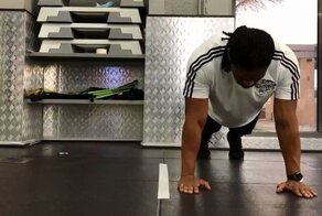 Новый рекорд в отжиманиях от спортсмена из Дубая